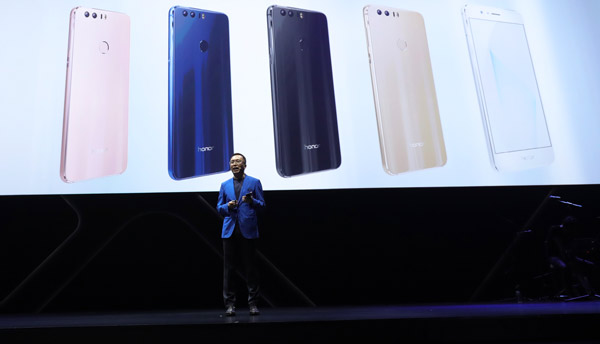 Huawei lance un nouveau smartphone pour s'implanter sur le segment de moyenne gamme