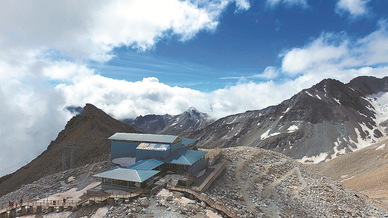 Chine : le plus haut café de la planète au sommet d’un glacier