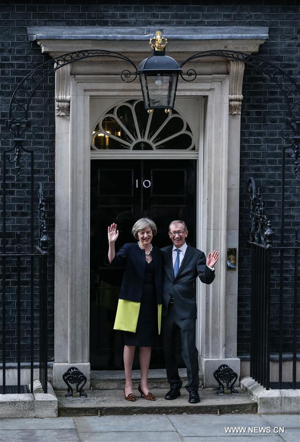 Royaume-Uni : Theresa May devient Première ministre après avoir été investie par la Reine à Buckingham Palace