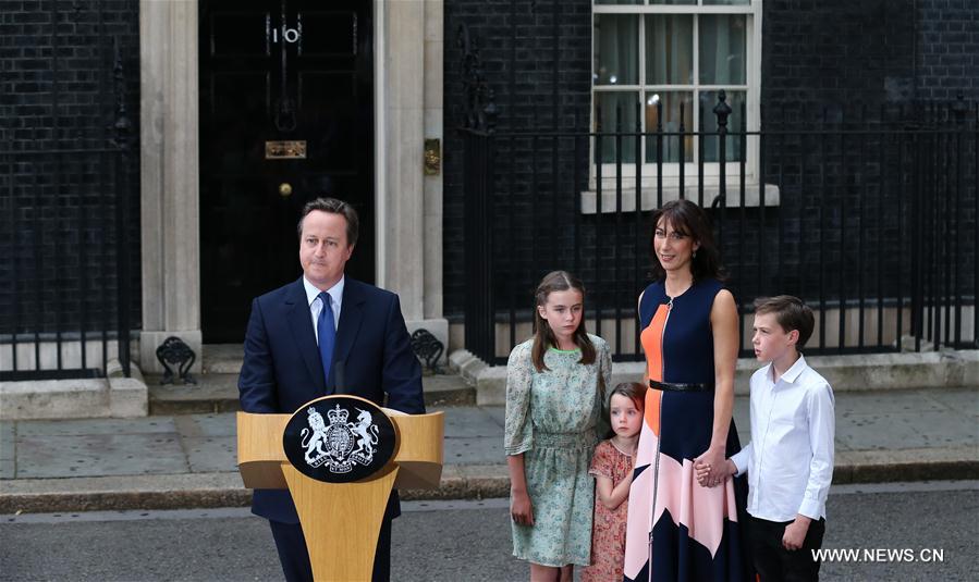Londres : Cameron passe le pouvoir à Theresa May
