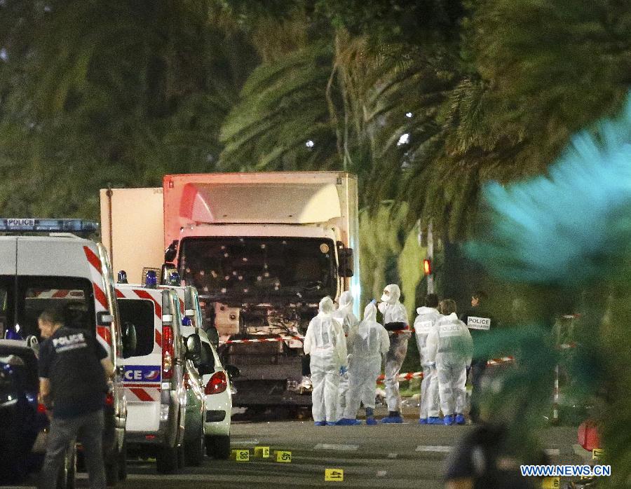 France: l'attaque à Nice fait au moins 80 morts