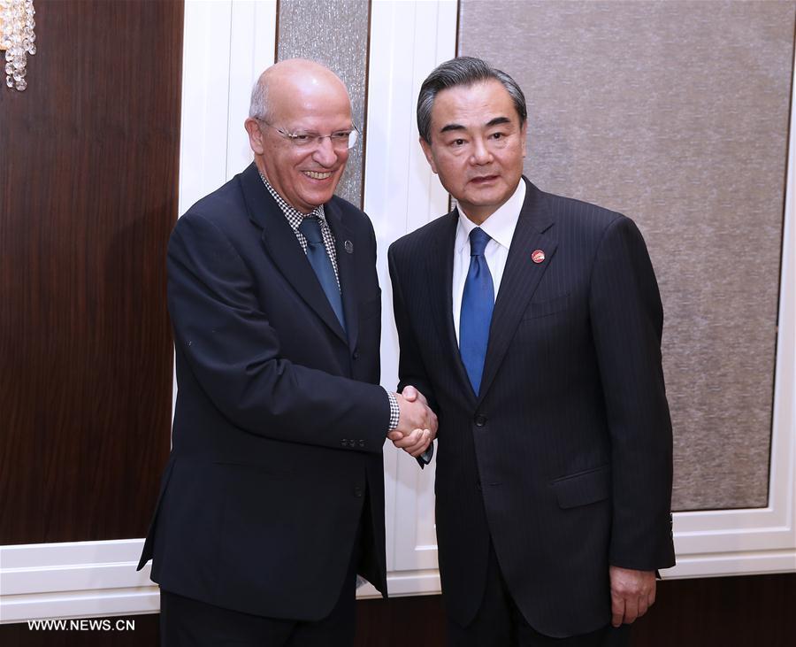 Les ministres des A.E. chinois et portugais conviennent d'intensifier les relations bilatérales