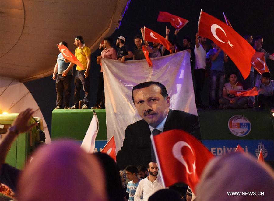 Manifestation soutenant le président turc Erdogan à Istanbul