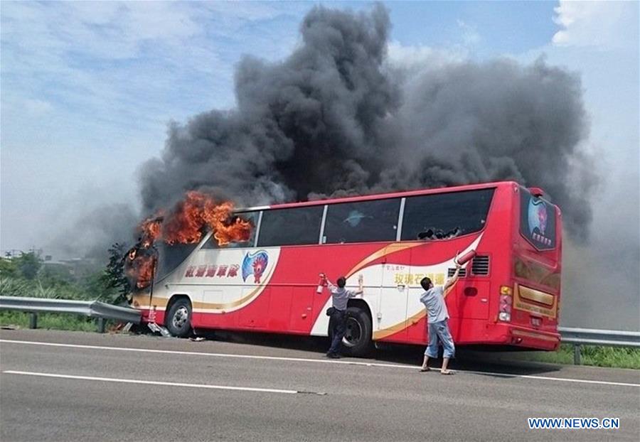 Un bus touristique a pris feu à Taiwan, tuant 24 touristes de la partie continentale
