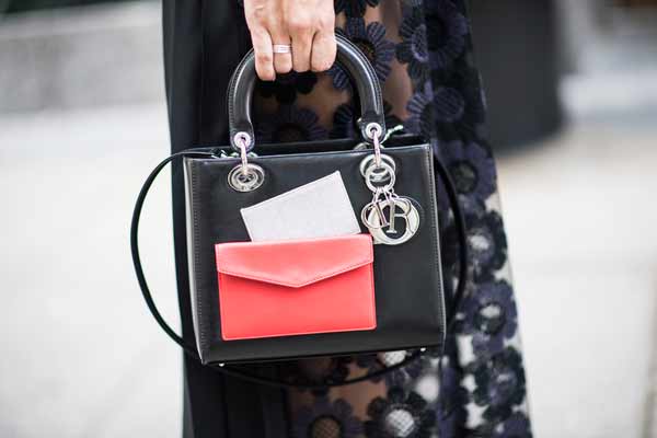 Dior : première marque de luxe à vendre ses sacs sur Wechat