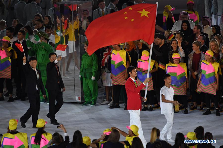 Jo de Rio : la Chine menée par l'escrimeur Lei Sheng défile à Maracana