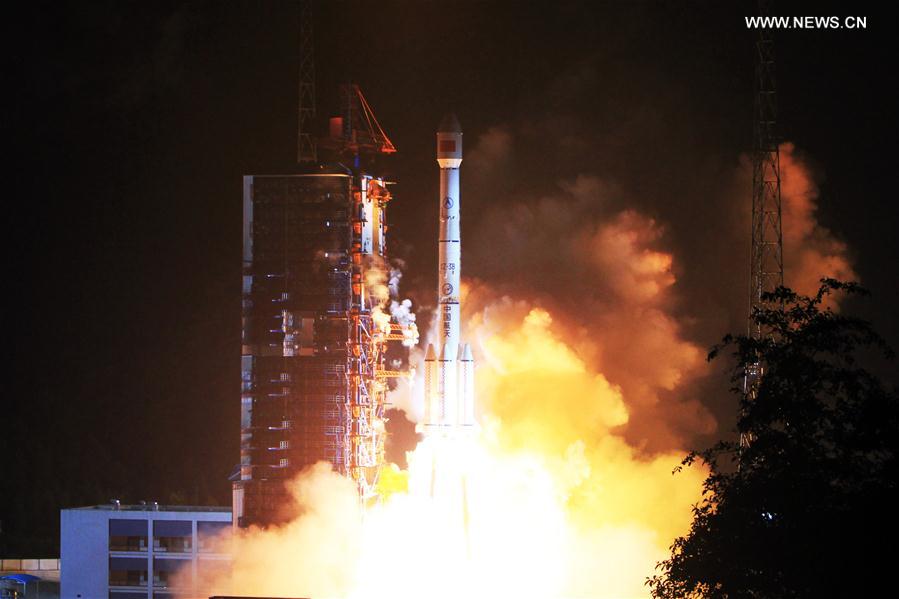 La Chine lance son premier satellite de télécommunications mobiles