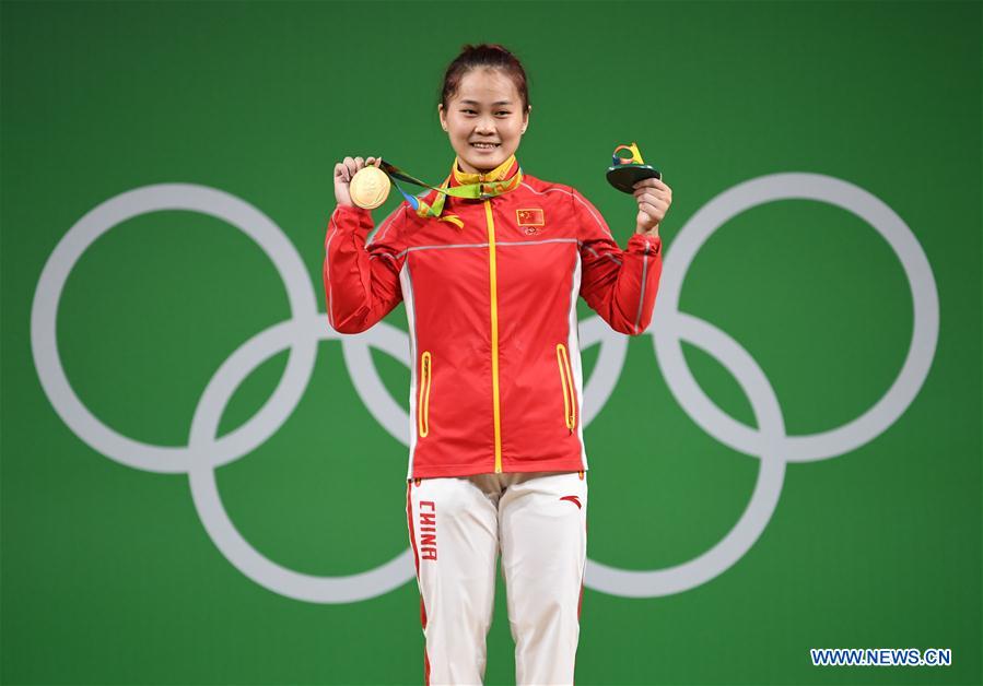 Haltérophilie: la Chinoise Deng Wei bat deux records mondiaux aux JO de Rio