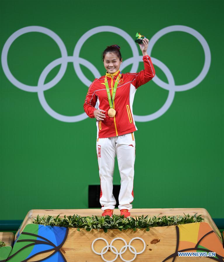 Haltérophilie: la Chinoise Deng Wei bat deux records mondiaux aux JO de Rio