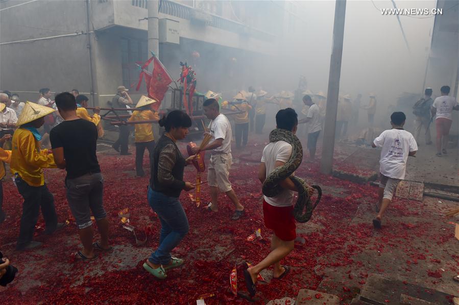 Cérémonie de culte du serpent dans la Province du Fujian