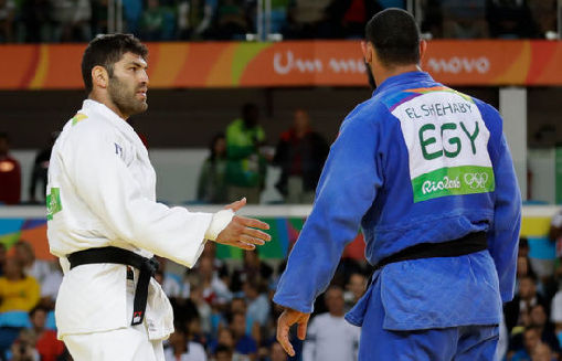 JO : un judoka égyptien sanctionné pour avoir refusé de serrer la main de son adversaire israélien