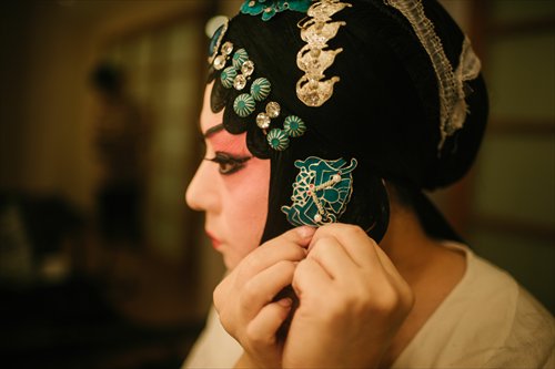 L'Opéra de Pékin se bat pour préserver la tradition des acteurs masculins jouant des rôles de femmes