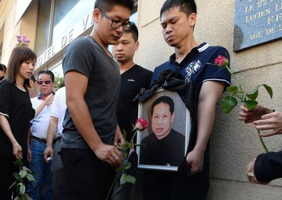 La famille du Chinois mort reçu par le ministre français de l’Intéreiur 