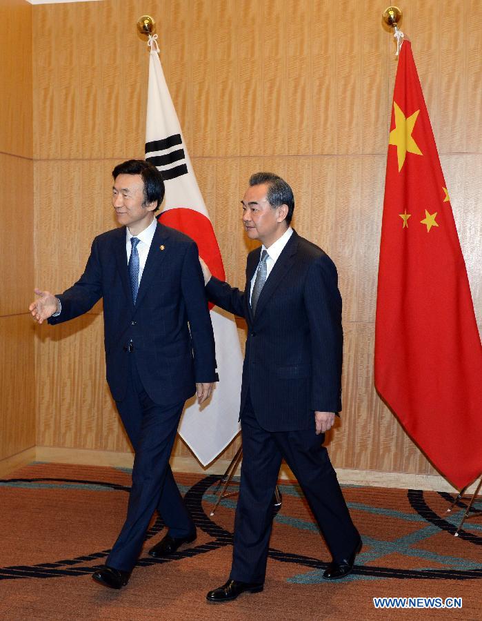 Le ministre chinois des Affaires étrangères réaffirme l'opposition de la Chine au déploiement du THAAD