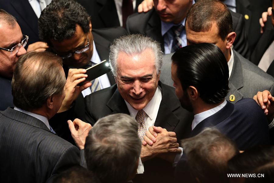 Brésil : Temer investi président, Rousseff promet de se battre