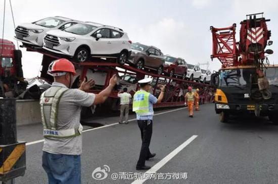 Spectaculaire accident d’un poids-lourd dans le Guangdong