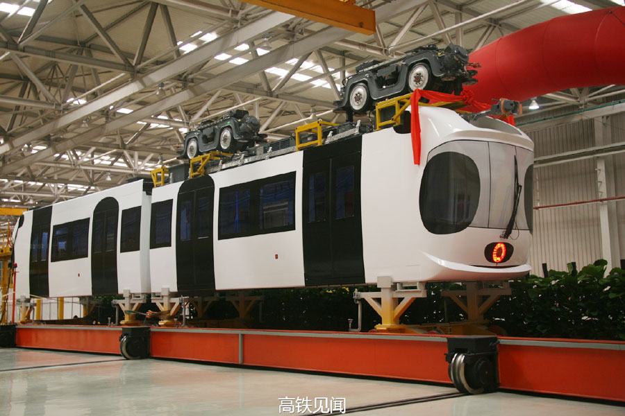 Chine : le premier skytrain descend de la ligne d’assemblage