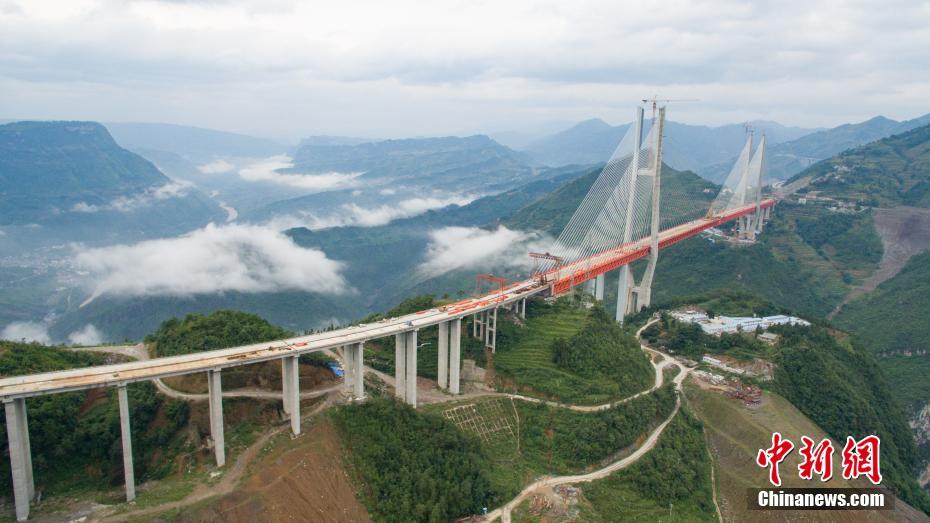 Jonction du pont le plus haut au monde 