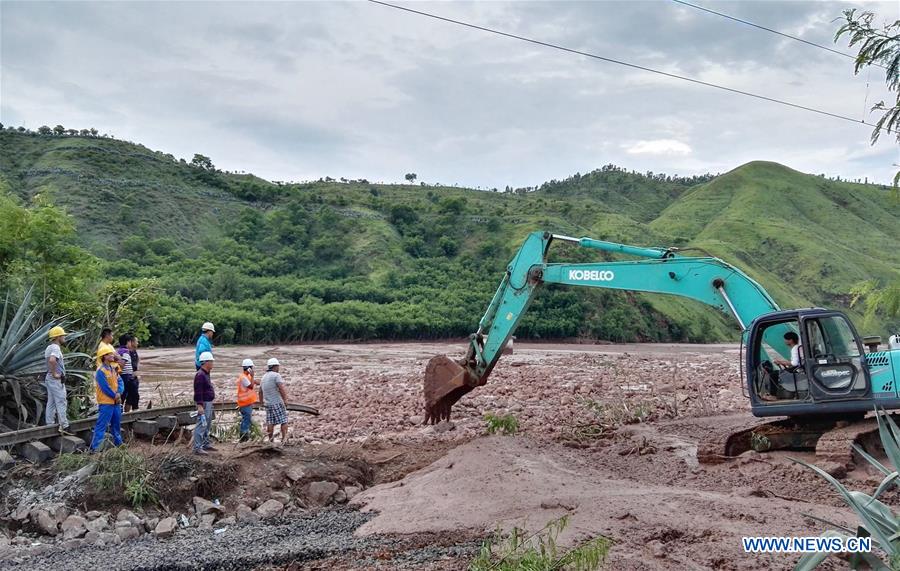 Une coulée de boue suspend des opérations ferroviaires dans le sud-ouest de la Chine