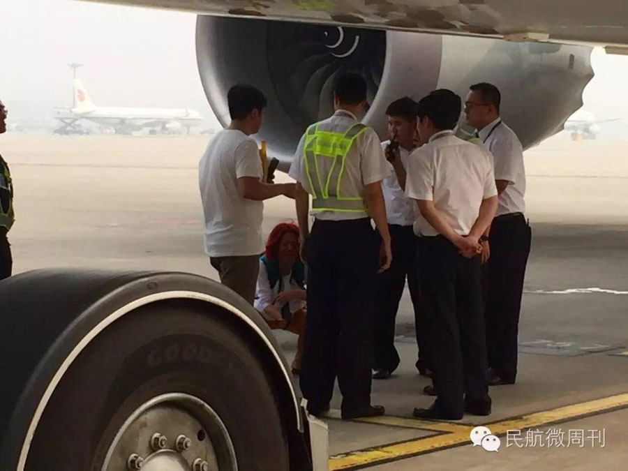Un couple arrêté après avoir bloqué un avion en s'asseyant sur la piste à l'aéroport de Beijing