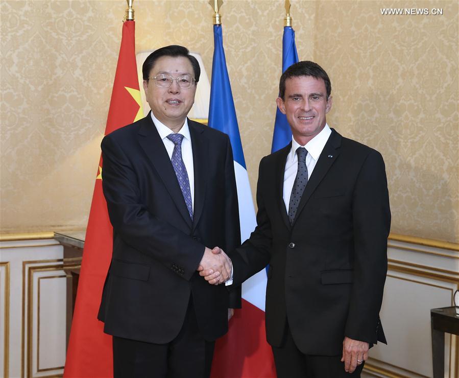 Les dirigeants chinois et français s'engagent à renforcer les relations et la coopération bilatérales