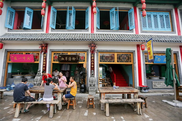 Bienvenue dans la vieille ville de Zhongquan et ses spécialités culinaires du Shaanxi !