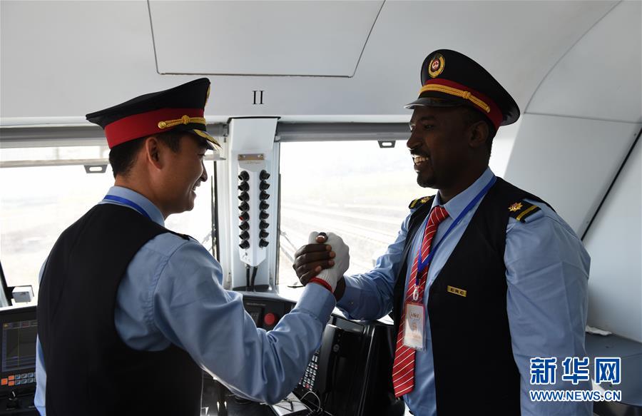 Chine-Afrique : la construction ferroviaire va stimuler l'économie et le transfert de technologie dans l'Est du continent