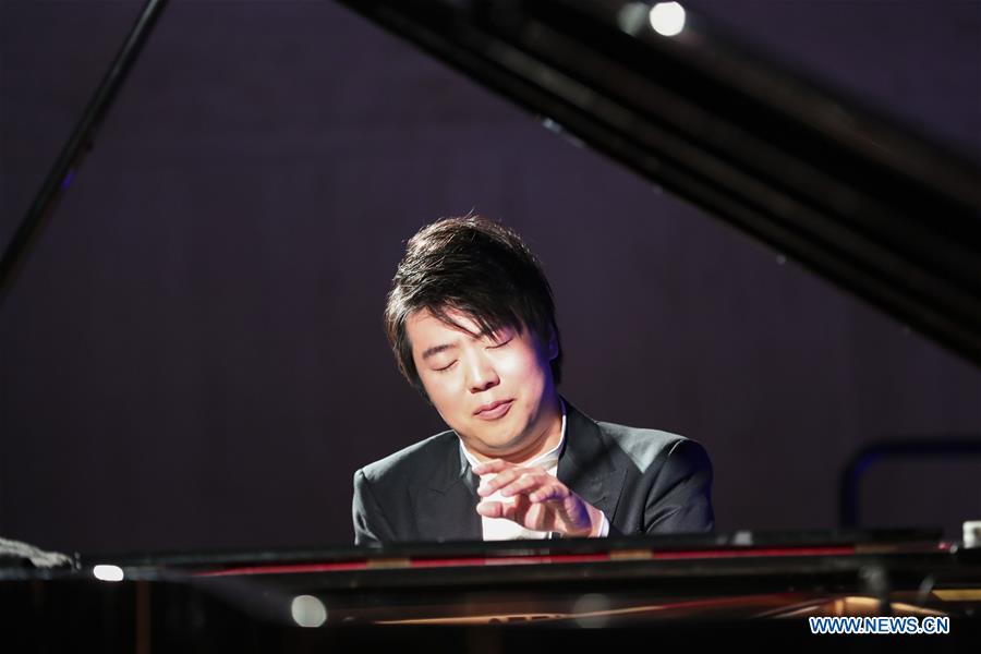 Le pianiste chinois Lang Lang lève plus de 2 millions de dollars pour l'éducation musicale