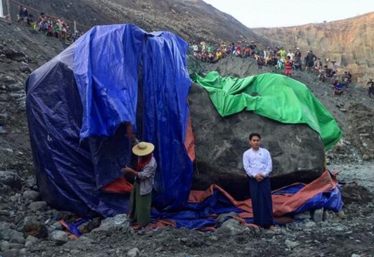 Découverte d'une gigantesque pierre de jade de 175 tonnes au Myanmar