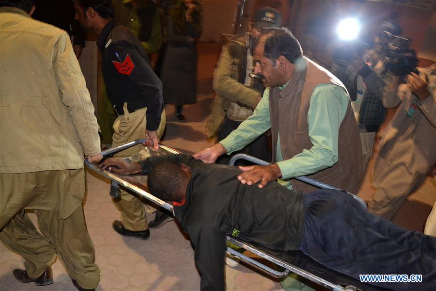 Pakistan : au moins 60 morts et 117 blessé dans un attentat contre une école de police
