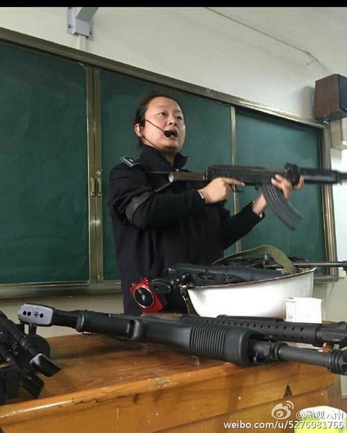 Une policière chinoise star du Net