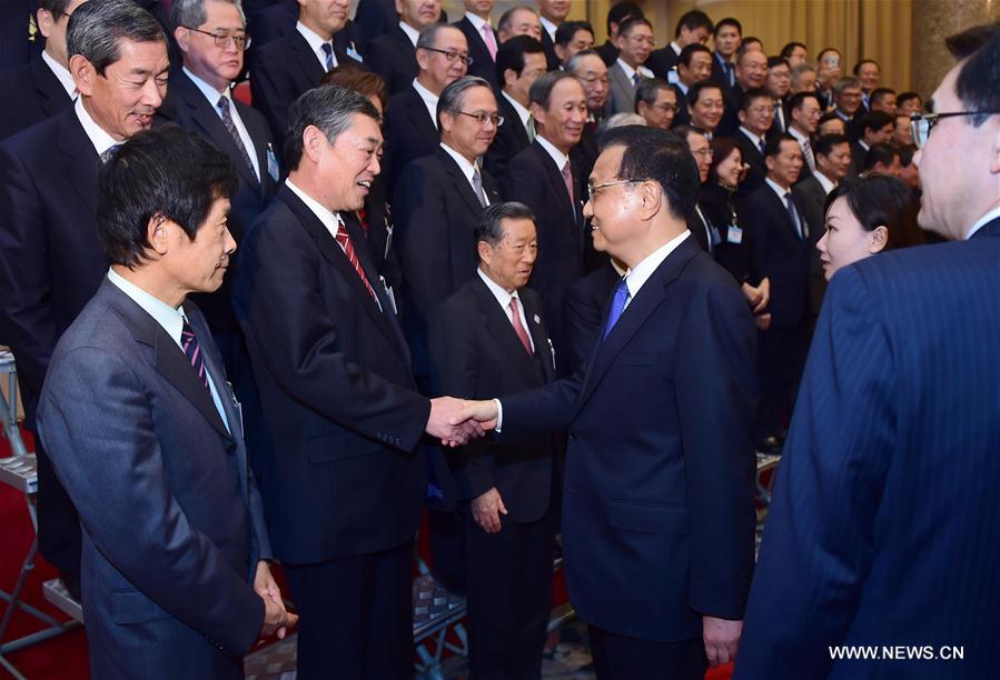 Le PM chinois appelle à des efforts pour cimenter le soutien du public en faveur des relations sino-japonaises