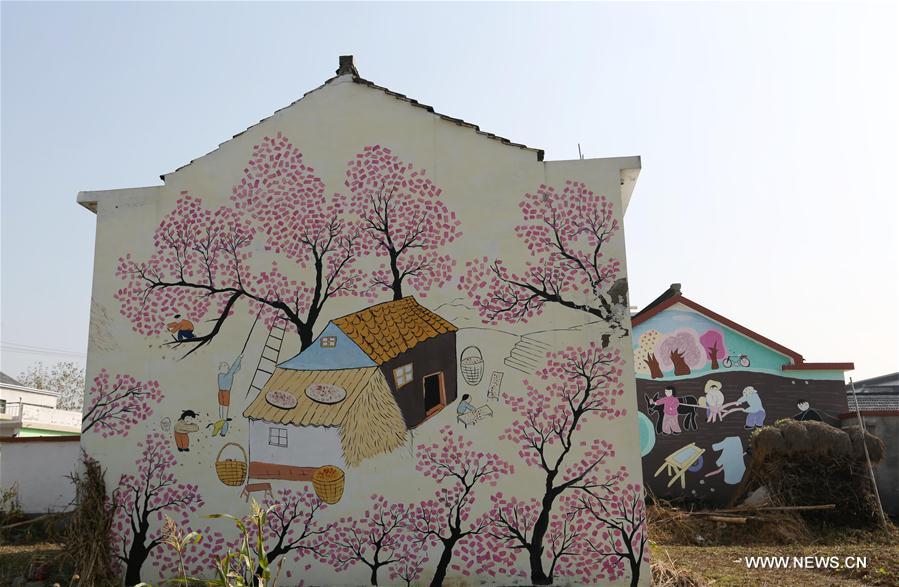 Chine : maisons colorées dans un village du Jiangsu