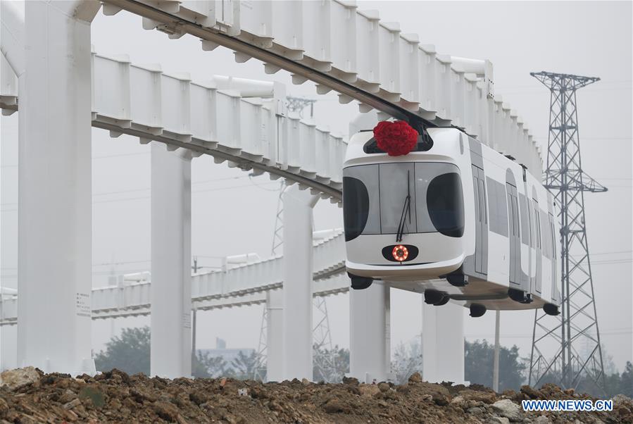 La première ligne de train suspendu en Chine prête pour plus d'opérations systématiques
