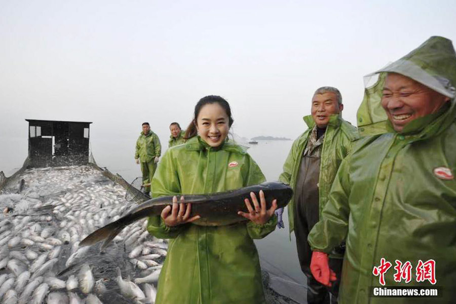 Début de la saison de la pêche sur le Lac aux Fées de Xinyu