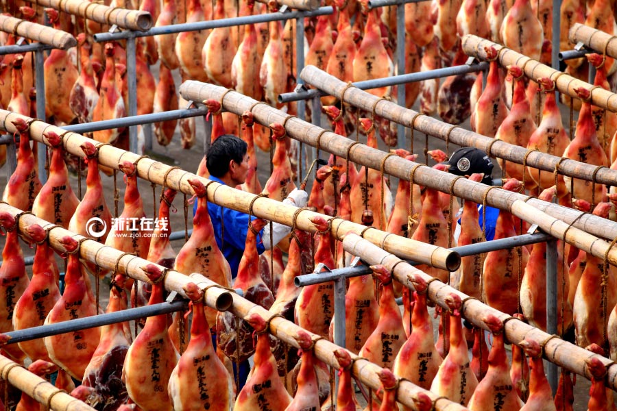 Zhejiang : quand des milliers de jambons sèchent en plein soleil