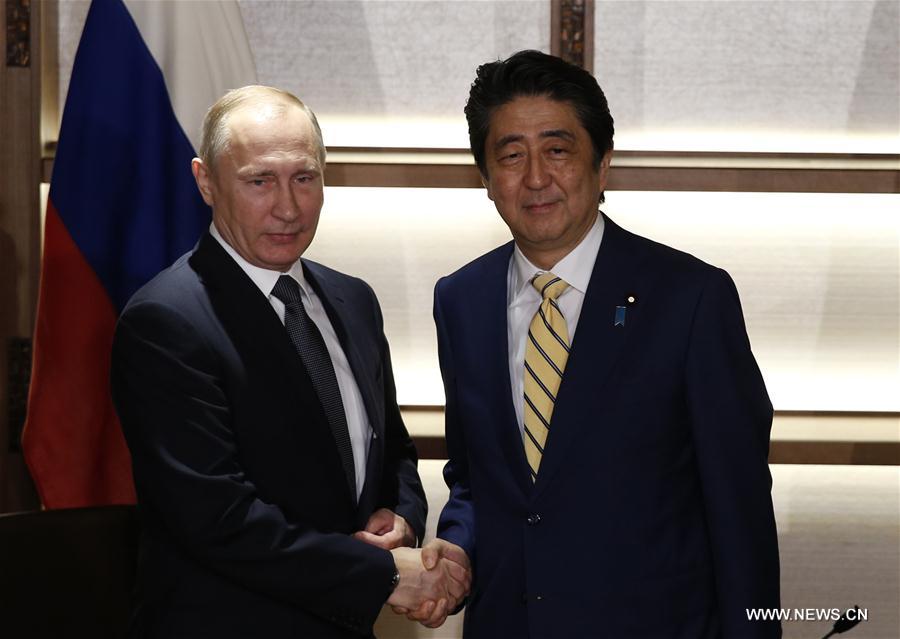 Shinzo Abe et Vladimir Poutine se rencontrent pour parler de coopération économique et de litiges territoriaux
