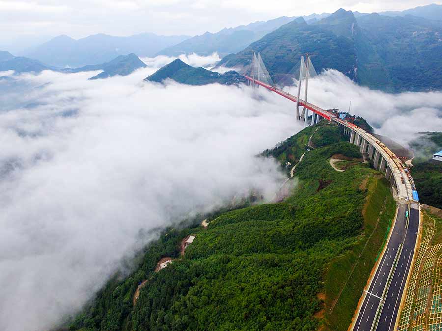 Ouverture du plus haut pont du monde dans le Guizhou