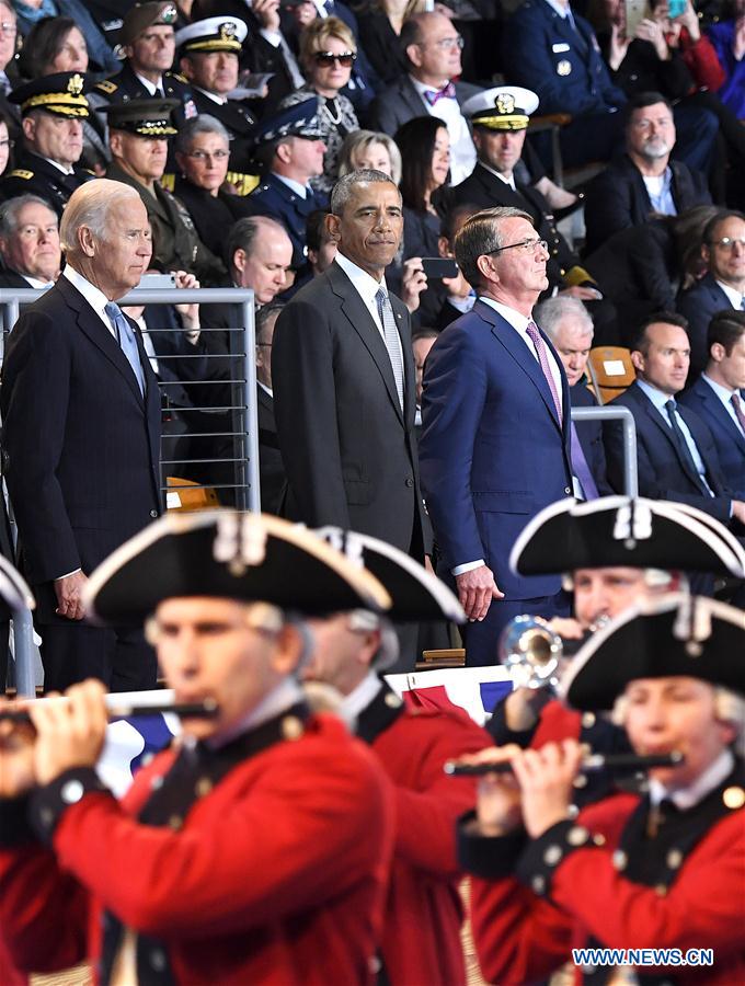 Etats-Unis : Barack Obama participe à une cérémonie d'adieu organisée par l'armée