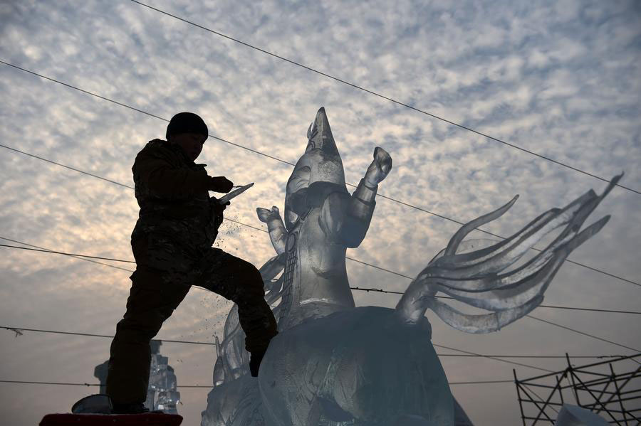Concours de sculptures sur glace à Harbin