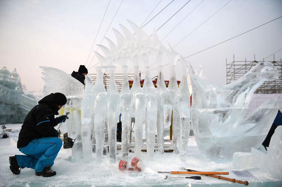 Concours de sculptures sur glace à Harbin