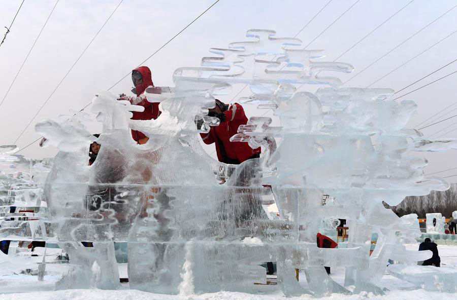 Concours de sculptures sur glace à Harbin