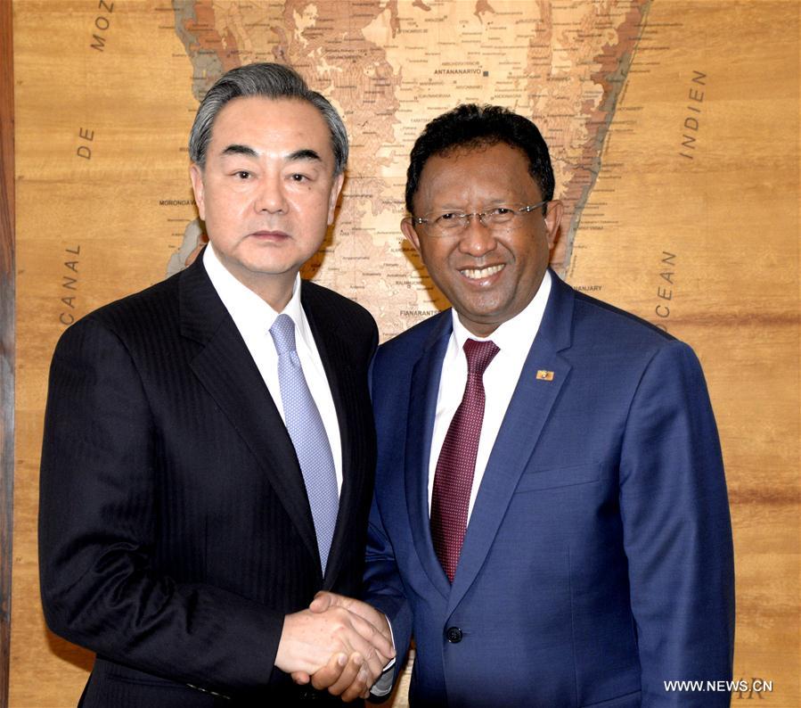 Le ministre chinois des Affaires étrangères rencontre le président malgache