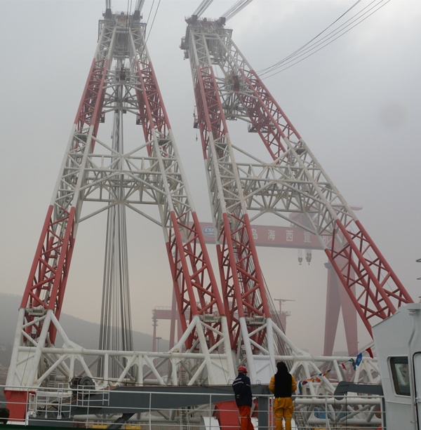 Mise en service de la plus grande grue flottante chinoise