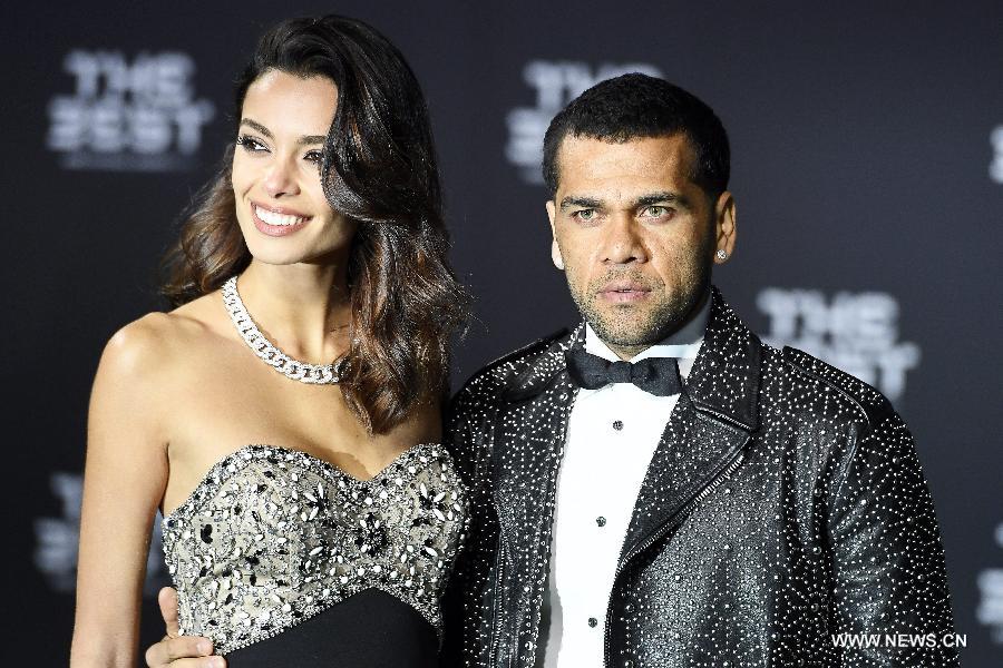 Football : les clubs chinois courtisent Dani Alves