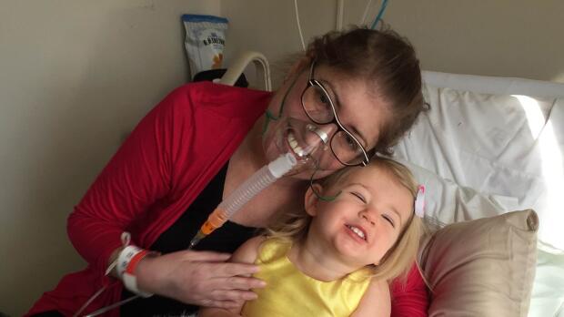 Une Canadienne survit six jours sans poumons en attendant une greffe