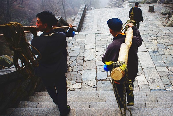 Les porteurs du Mont Tai perpétuent la tradition