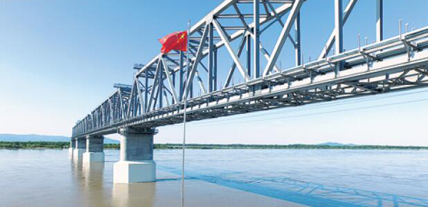 Le pont ferroviaire sino-russe sur l'Amour repart de l'avant