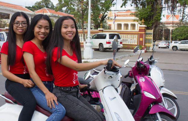 Moto Girls, service de taxi-scooters conduits par des femmes au Cambodge