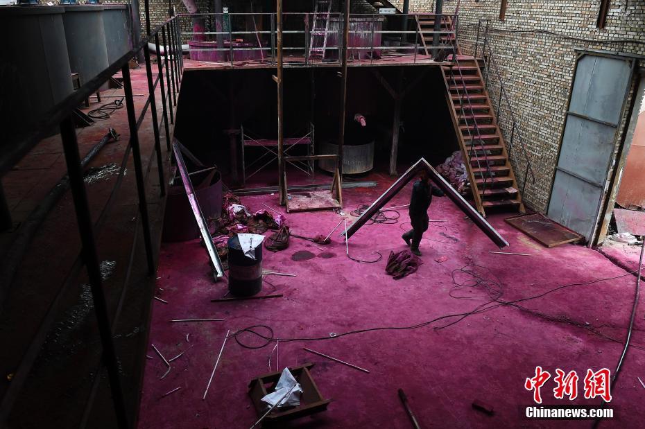 Démantèlement d'une usine de peinture polluante dans le Shanxi 
